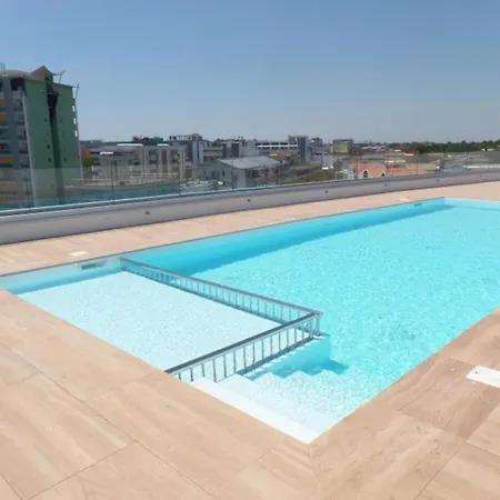 Pool With Views From Modern In * 比比翁