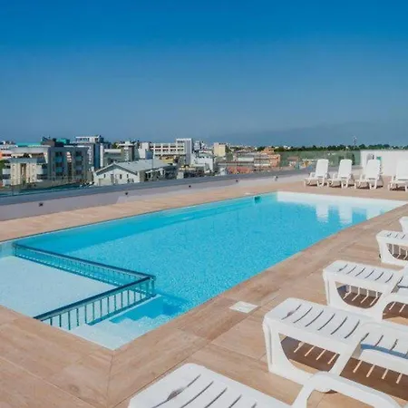 Pool With Views From Modern In 比比翁