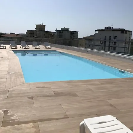 公寓 Pool With Views From Modern In *